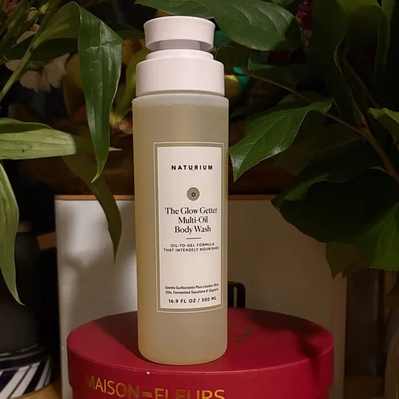 Naturium The Glow Getter Multi-Oil Body Wash - Cream - Picture 3 of 10